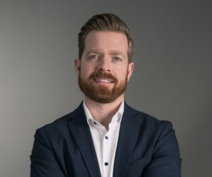 Porträtfoto eines Referenten im Business-Look