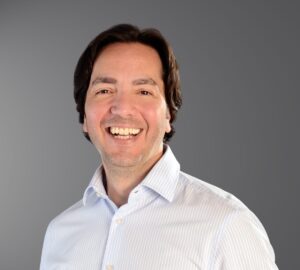 Porträt von Rico Fotis, Experte für Informationssicherheit und IT-Governance im NOVELEDGE-Netzwerk